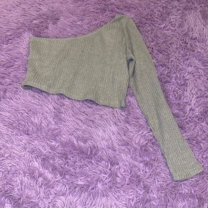 Gray one sleeve crop top shirt